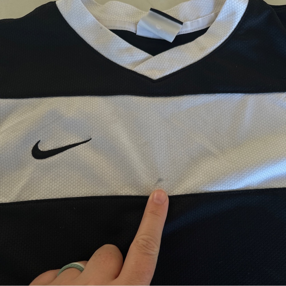 Nike tee - Picture 2 of 5